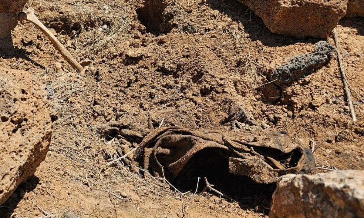 درعا: اكتشاف مقابر جماعية مروعة قرب حاجز "منكت الحطب" سيئ السمعة