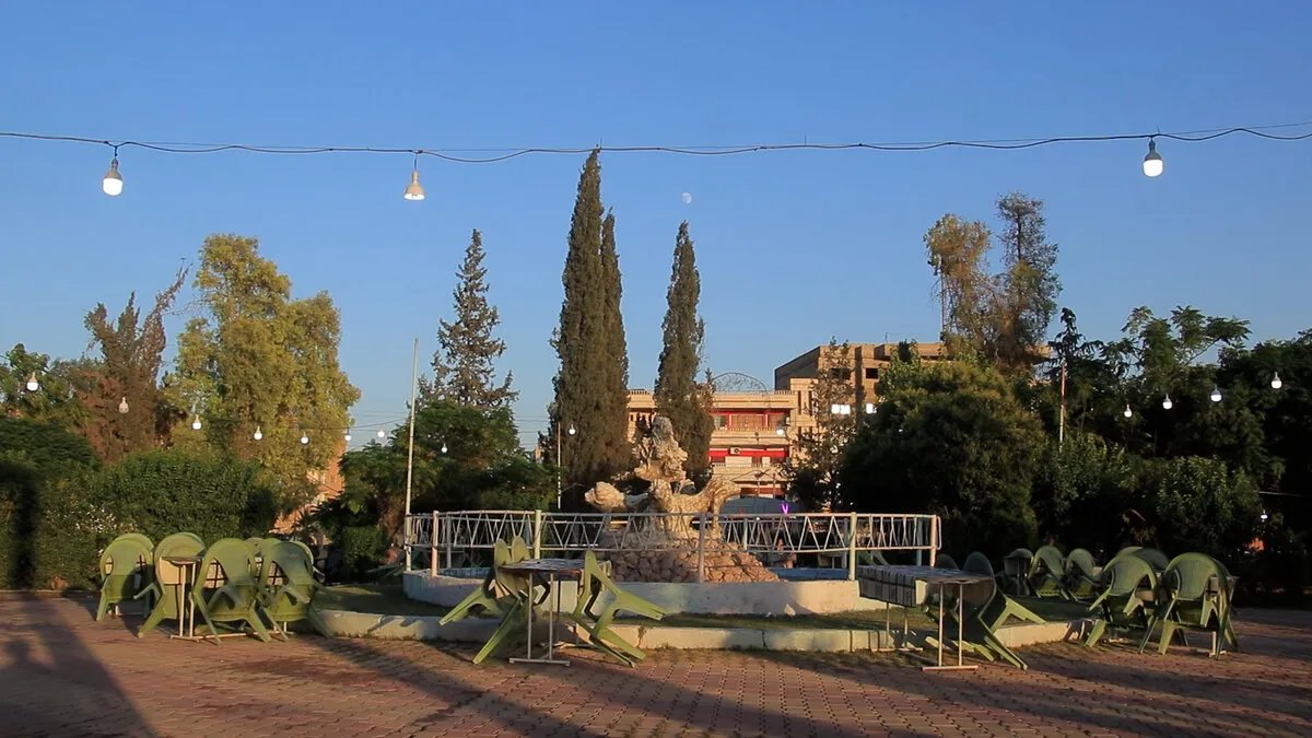 القامشلي: حدائق تتحول إلى استثمارات خاصة وسط تذمر الأهالي من الإهمال وتراجع المساحات الخضراء