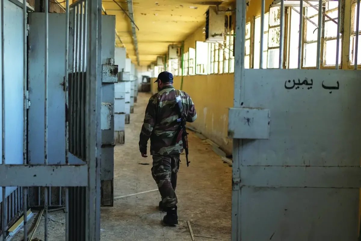 تحرك قضائي لبناني سوري مشترك لتسريع إعادة معتقلين سوريين من لبنان