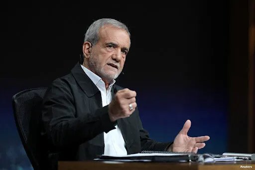 وكالة إيرانية: إصابة الرئيس الإيراني بزشكيان في هجوم إسرائيلي استهدف اجتماعاً أمنياً بطهران