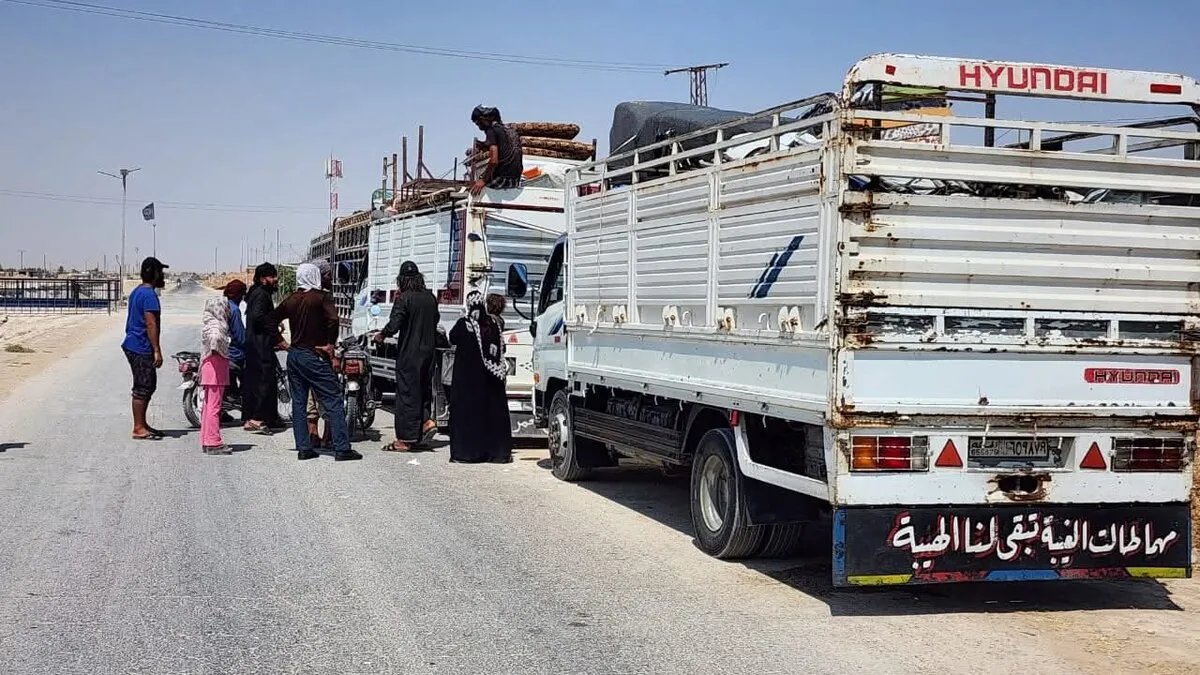 عودة دفعة جديدة: 58 عائلة من مخيم العريشة بالحسكة تتوجه إلى دير الزور