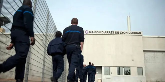 هروب جريء: سجين يختبئ في حقيبة للفرار من سجن فرنسي