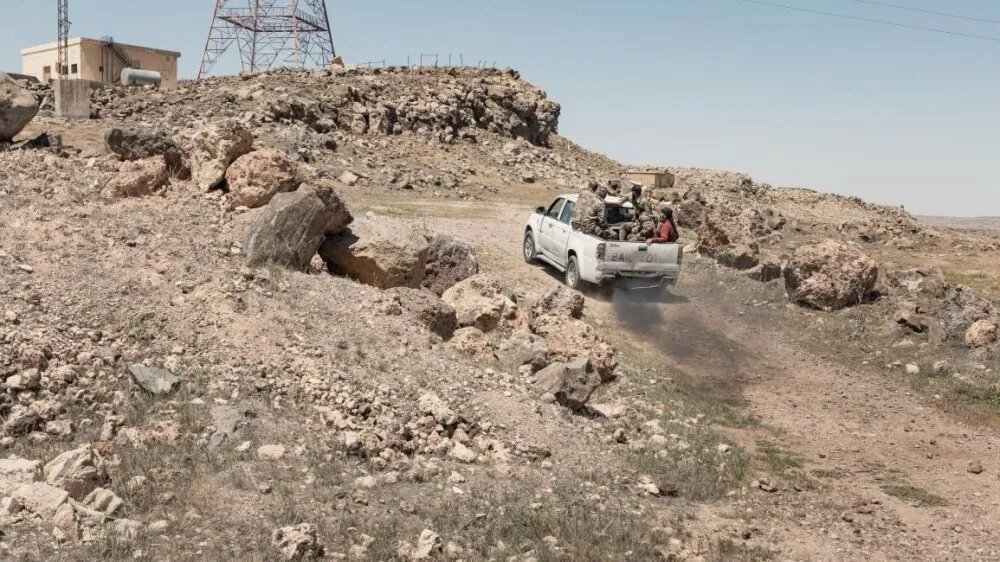 السويداء: اشتباكات عنيفة بين فصيل الهجري وعشائر البدو تسفر عن إصابات وأضرار