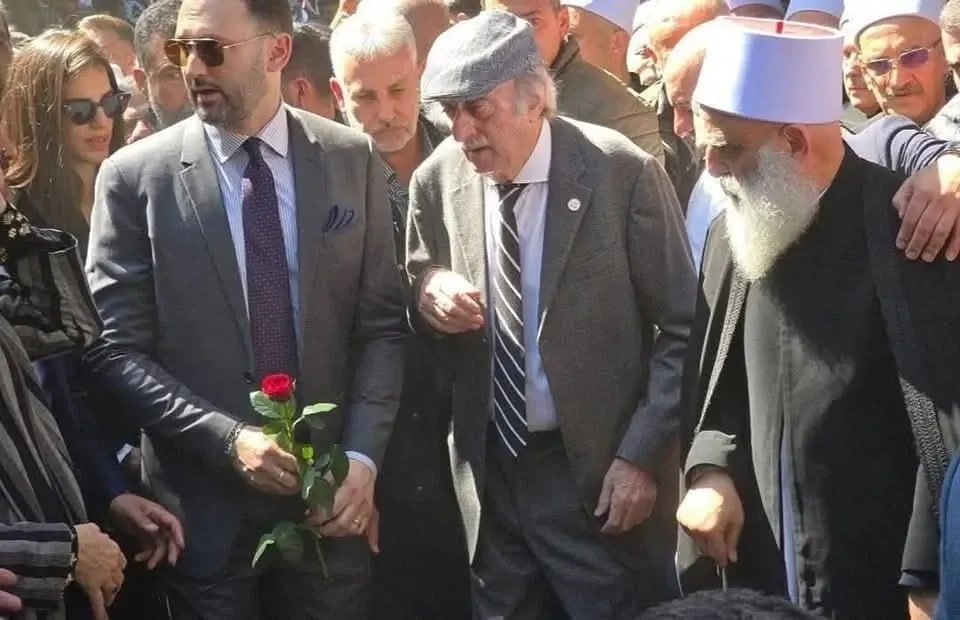 وليد جنبلاط: 'شمس الحرية' تشرق على سوريا.. وتحذير من استغلال الدروز وتقسيم البلاد