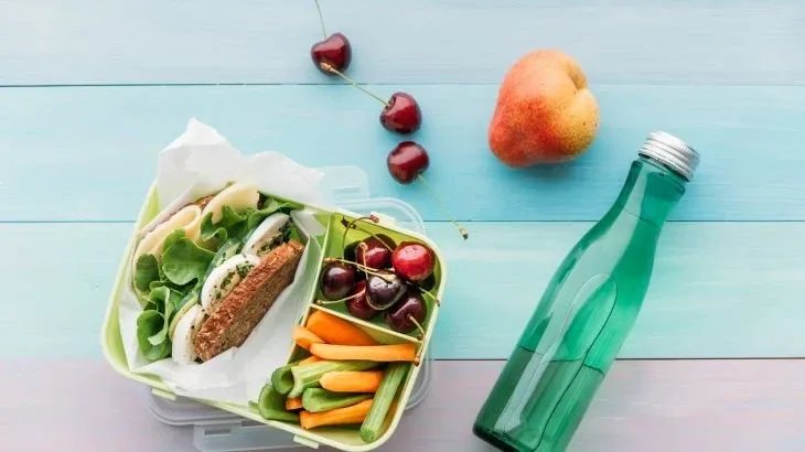 10 خطوات بسيطة لحياة صحية ومفعمة بالطاقة: دليل يومي شامل