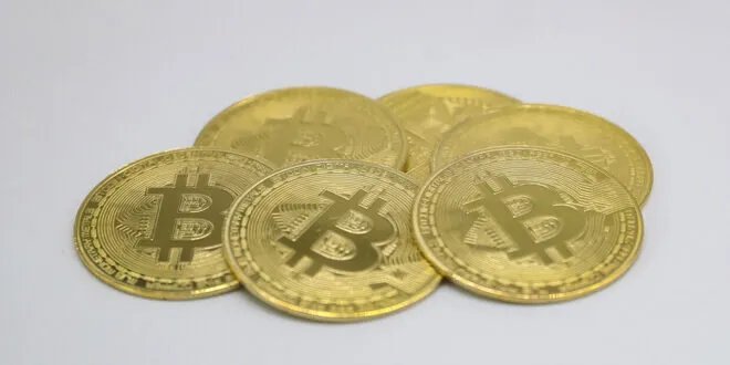 البيتكوين يحلق فوق مستوى 122 ألف دولار مسجلاً أرقاماً قياسية جديدة