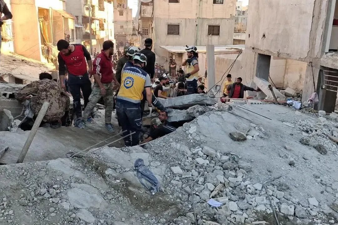 فاجعة اللاذقية: ارتفاع حصيلة ضحايا انفجار حي الرمل الجنوبي إلى 16 قتيلاً والبحث مستمر عن ناجين