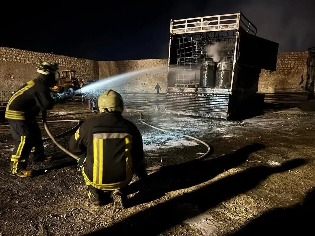 الدفاع المدني يسيطر على حريق هائل قرب مطار حلب الدولي وخسائر مادية كبيرة