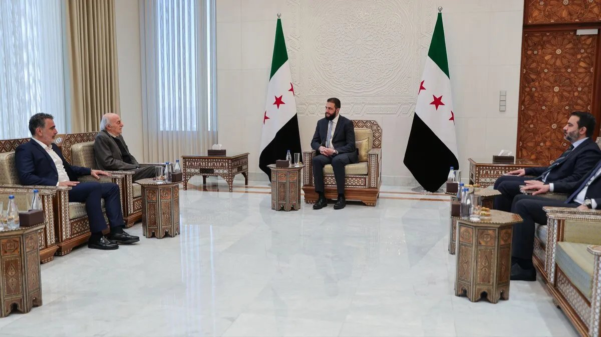 وليد جنبلاط يرفض دعوات الحماية الدولية للدروز في سوريا ويدعو لحل سياسي