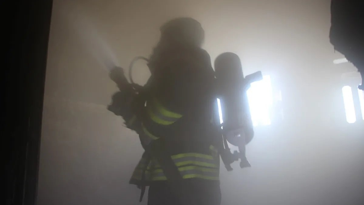 فاجعة في إدلب: مصرع أم وطفليها اختناقاً بحريق مدفأة في سرمدا