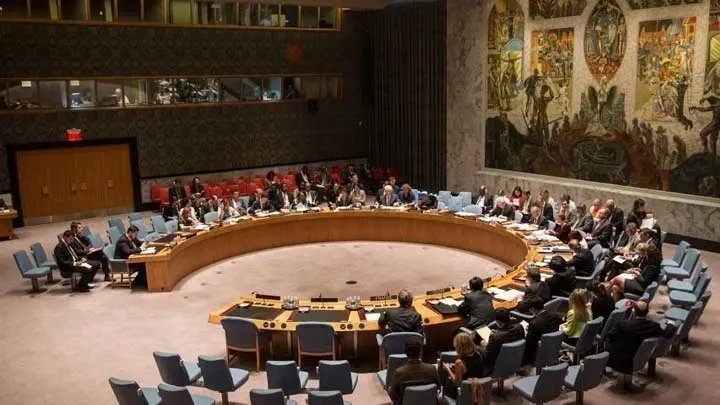 مجلس الأمن يتبنى بياناً أمريكياً روسياً مشتركاً حول سوريا: دعوات لوقف العنف وحماية المدنيين وتنفيذ القرار 2254