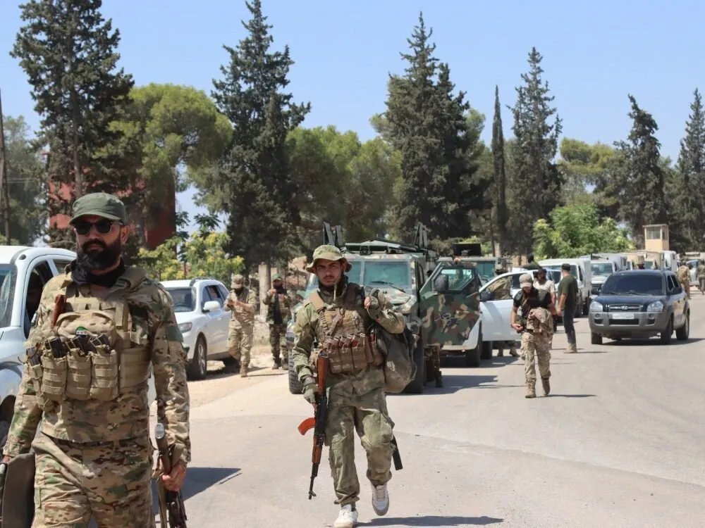 الجيش السوري يدخل السويداء وسط ترحيب بالدولة وحوار مرتقب