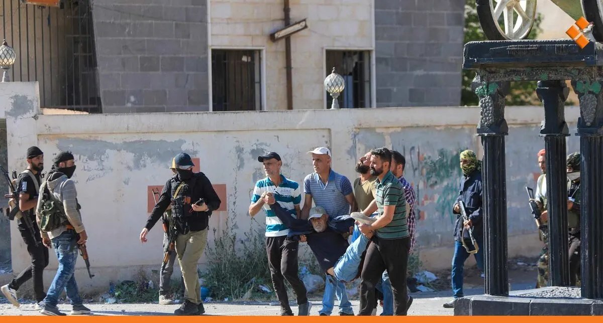 تصعيد خطير: إسرائيل تستهدف السويداء وسط خلافات حول المفاوضات بين الهجري ودمشق