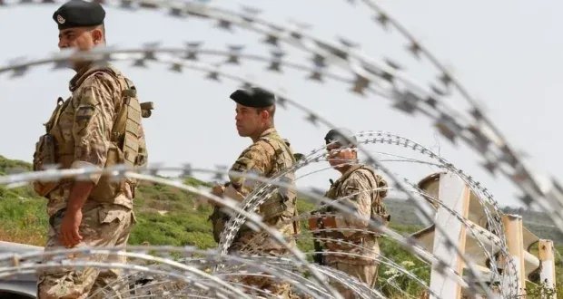الجيش اللبناني يوقف 144 سورياً لدخولهم البلاد بطريقة غير شرعية ويكشف عن عمليات دهم أخرى
