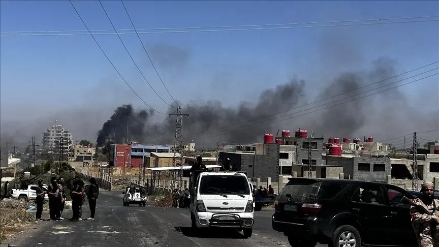 تصعيد في السويداء: غارات إسرائيلية تستهدف آليات للجيش السوري بالتزامن مع انتشار أمني