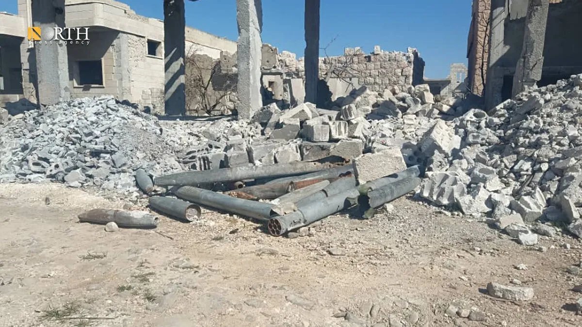 مأساة في إدلب: مصرع طفلين وإصابة آخرين بانفجار لغم من مخلفات الحرب