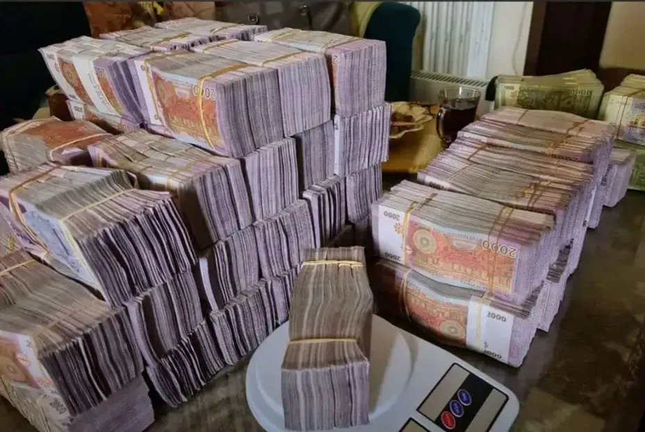 تراجع طفيف في سعر صرف الليرة السورية مقابل الدولار والعملات الأجنبية مع ثبات أسعار الذهب