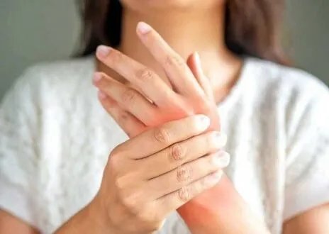 وداعاً لآلام المفاصل: 4 أطعمة يجب تجنبها لتحسين صحتك