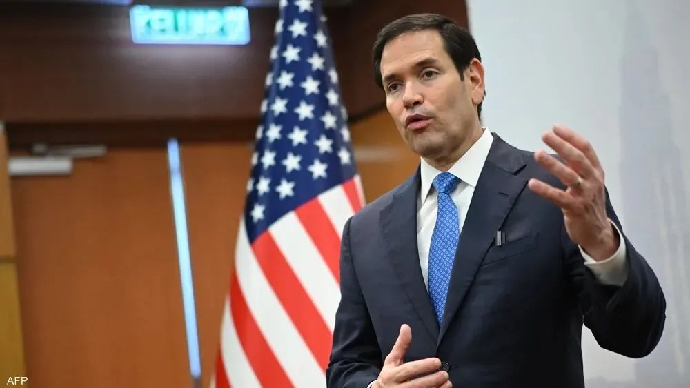 وزير الخارجية الأمريكي يعلق على الضربات الإسرائيلية في سوريا: قلق و دعوة لوقف القتال