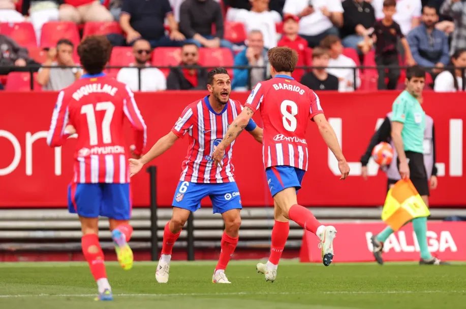 أتلتيكو مدريد يخطف فوزًا مثيرًا من إشبيلية في الوقت القاتل ويقلص الفارق مع المتصدر