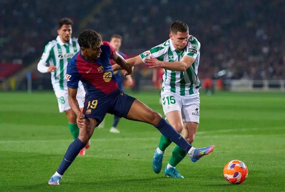 برشلونة يفقد نقطتين ثمينتين بتعادله المخيب مع ريال بيتيس في الدوري الإسباني