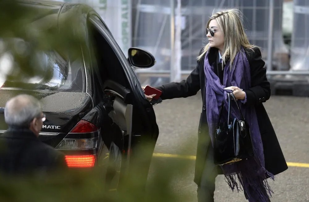 لونا الشبل والإطلالة القاتلة: كيف أحرجت بشار الأسد وكشفت المستور؟