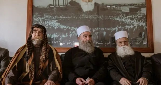 السويداء: خريطة الفصائل والمشايخ، مرجعياتها ومواقفها المتضاربة وتأثيرها على مستقبل المحافظة