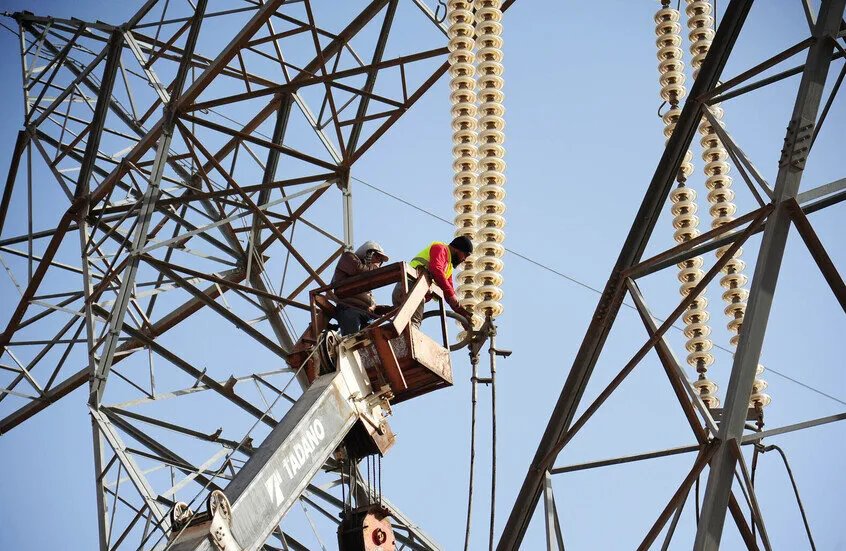 تخفيض كبير في أسعار الكهرباء للقطاعات الصناعية والتجارية المعفاة من التقنين في سوريا