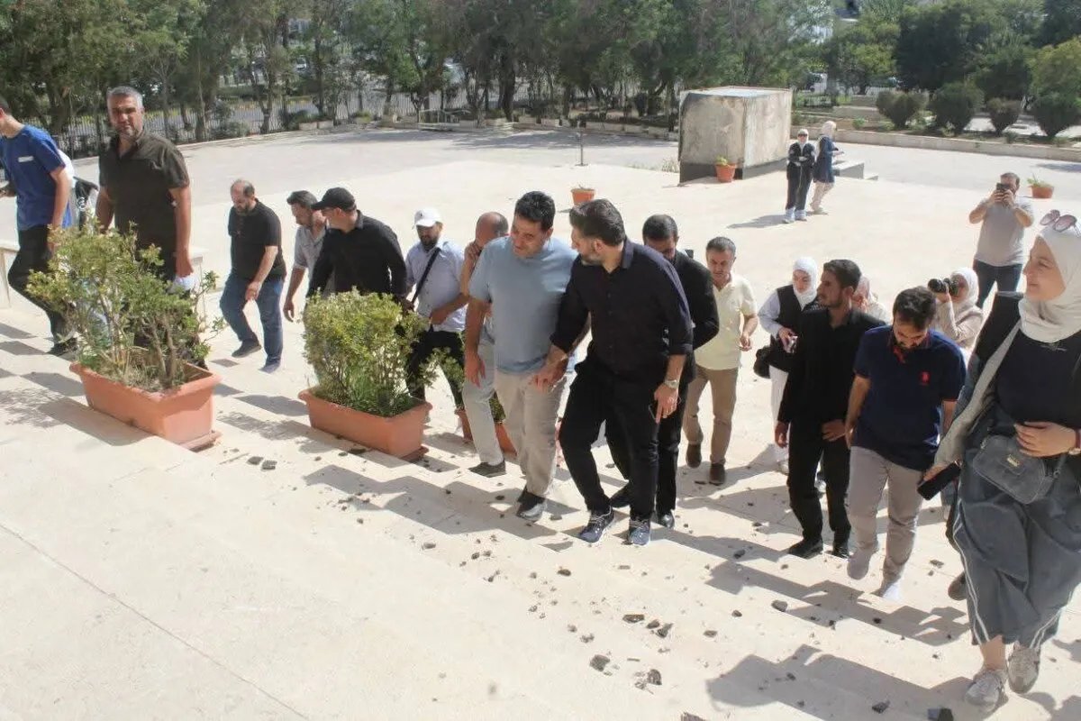 مبادرة لتنظيف المكتبة الوطنية بدمشق بعد العدوان الصهيوني