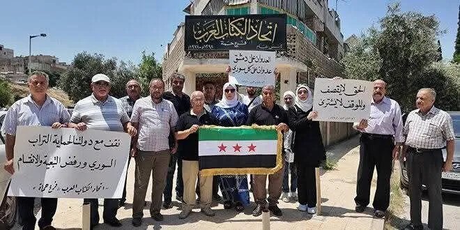 اتحاد الكتّاب العرب يحتجّ على العدوان الإسرائيلي في وقفة تضامنية بحماة