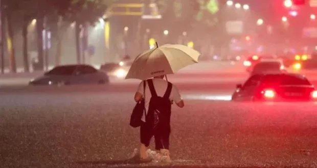 كوريا الجنوبية تحت وطأة الأمطار الغزيرة: آلاف المشردين وخسائر فادحة في الأرواح والممتلكات