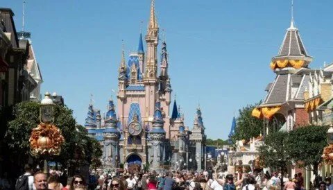70 عامًا من السحر: حقائق مثيرة عن ديزني لاند "أسعد مكان على وجه الأرض"