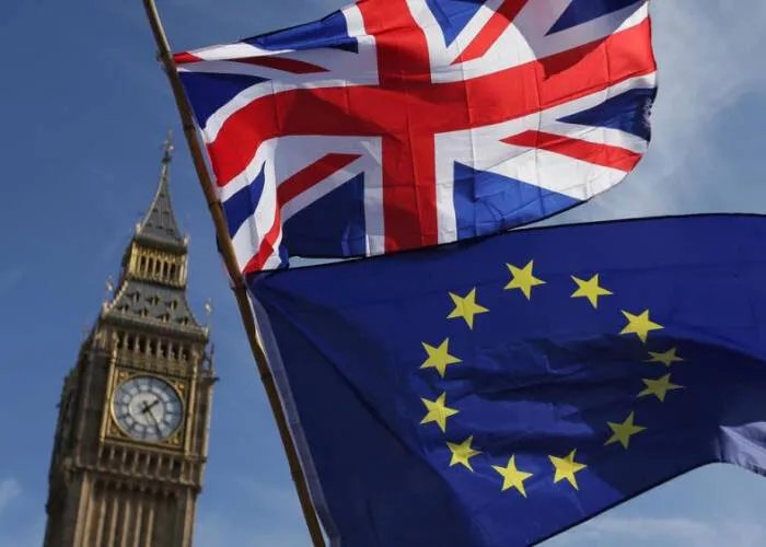 بعد المتغيرات في سوريا: بريطانيا وأوروبا تعيدان النظر في طلبات لجوء السوريين بشروط جديدة