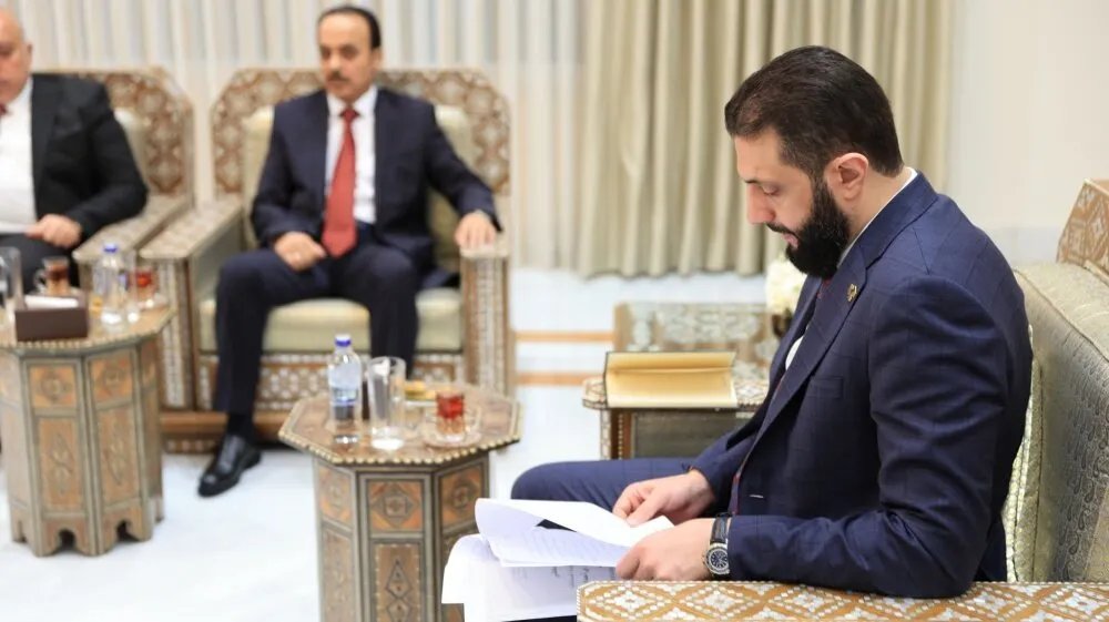 الرئيس الشرع يتسلم تقرير لجنة التحقيق في أحداث الساحل: نحو تحقيق العدالة والمساءلة