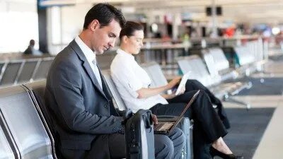 حافظ على بياناتك: نصائح لحماية معلوماتك الشخصية أثناء سفرك في الصيف