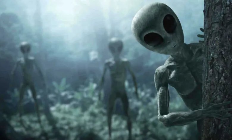 توقعات عام 2025: هل يشهد العالم لقاءً مع الكائنات الفضائية وحربًا عالمية؟