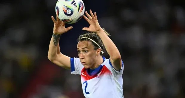 تصاعد العنصرية يهدد نمو كرة القدم النسائية: لوسي برونز تدق ناقوس الخطر