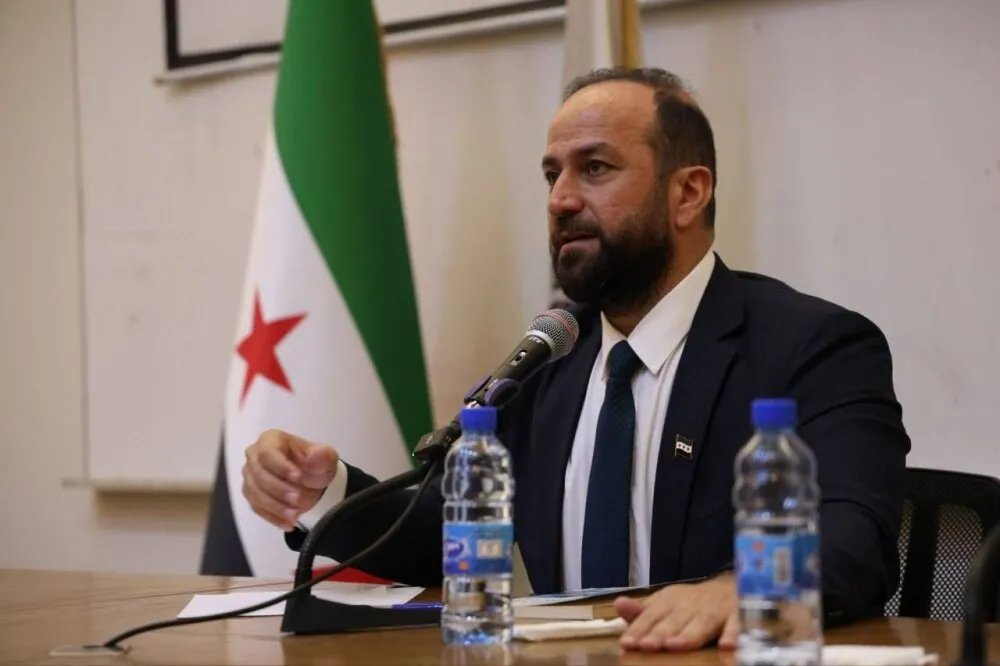 وزير الإعلام يكشف: 300 ألف حساب مضلل يستهدف سوريا.. والعقوبات تعيق المواجهة