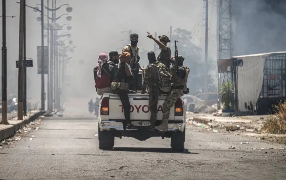مجلس العشائر يحذر من رد قاسٍ على خرق الهدنة في السويداء.. والخارجية تدين منع دخول قافلة مساعدات