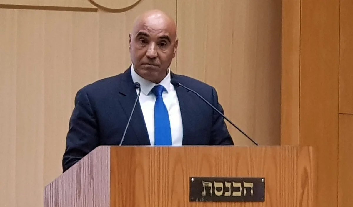 رسالة حادة من عضو الكنيست حمد عمار إلى الأسد: المظاهر لن تخدعنا