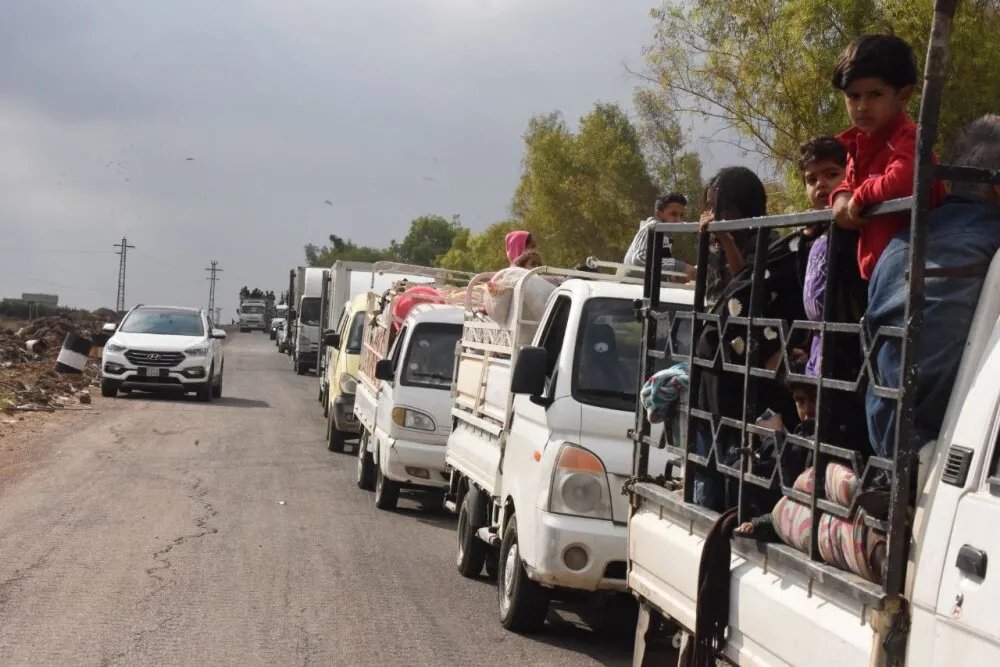 نزوح قسري: مئات العائلات البدوية تصل درعا هرباً من العنف في السويداء
