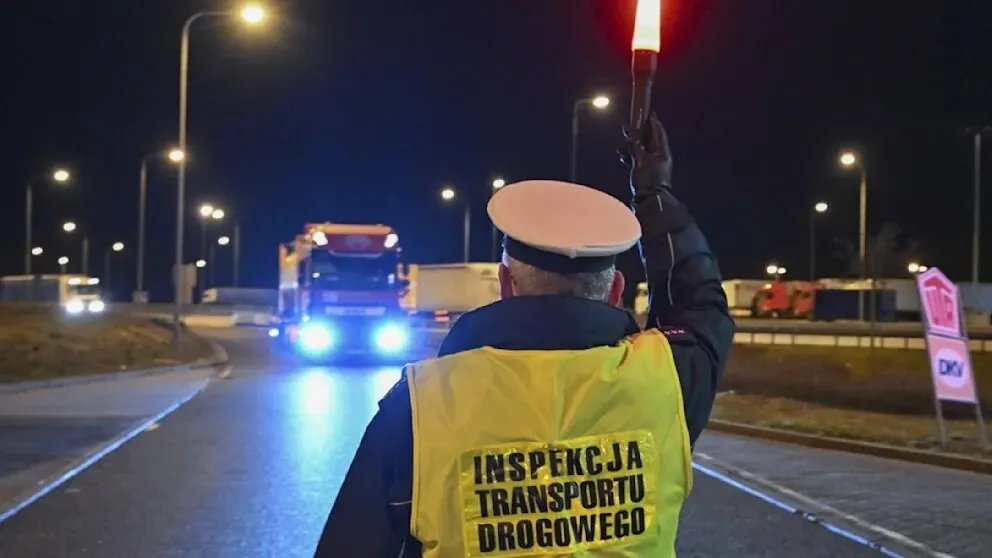 بولندا تفضح حيلة تهريب الأوكرانيين: رخص قيادة شاحنات مزورة للتحايل على التجنيد