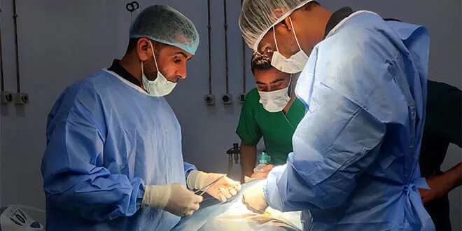 بعد عقد من الانقطاع: إعادة تفعيل قسم العمليات الجراحية في مشفى الميادين الوطني بدير الزور