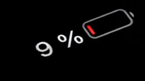 حل بسيط لمشكلة استنزاف بطارية "آيفون": ضعه مقلوباً لإطالة عمرها!