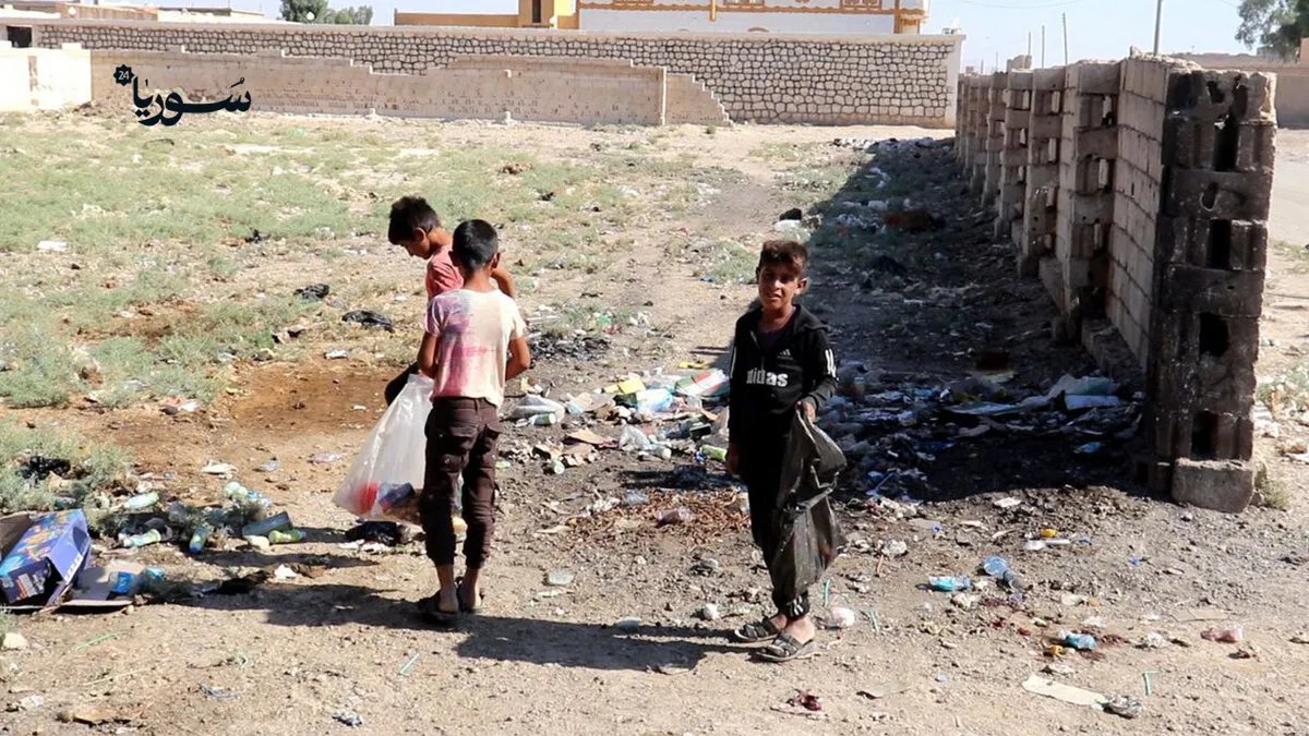 الرقة: أزمة النفايات تدفع السكان لجمع البلاستيك بحثًا عن لقمة العيش