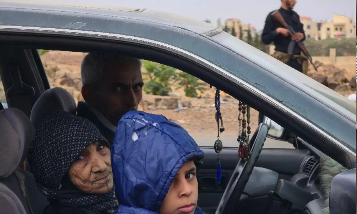 نزوح جماعي: إجلاء نحو 2000 عائلة من السويداء إلى درعا في أعقاب التوترات