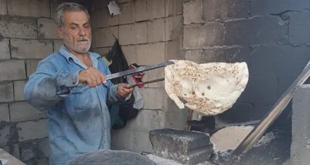 تنور أبو محمد: نار الكفاح تضيء طريق اللاذقية رغم صعوبة الظروف المعيشية