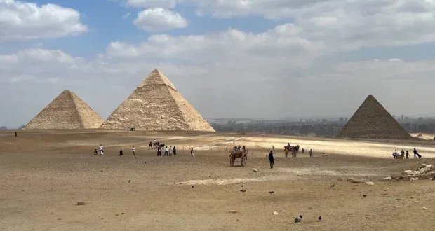 فوضى في الأهرامات: هل ينجح المسار الجديد للزيارة في تجاوز العقبات التشغيلية؟