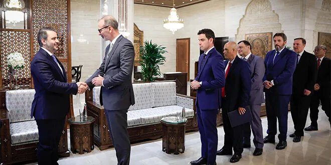 وزير الخارجية السوري يبحث مع سفراء دول أوروبية وآسيوية وأمريكية تطورات الأوضاع