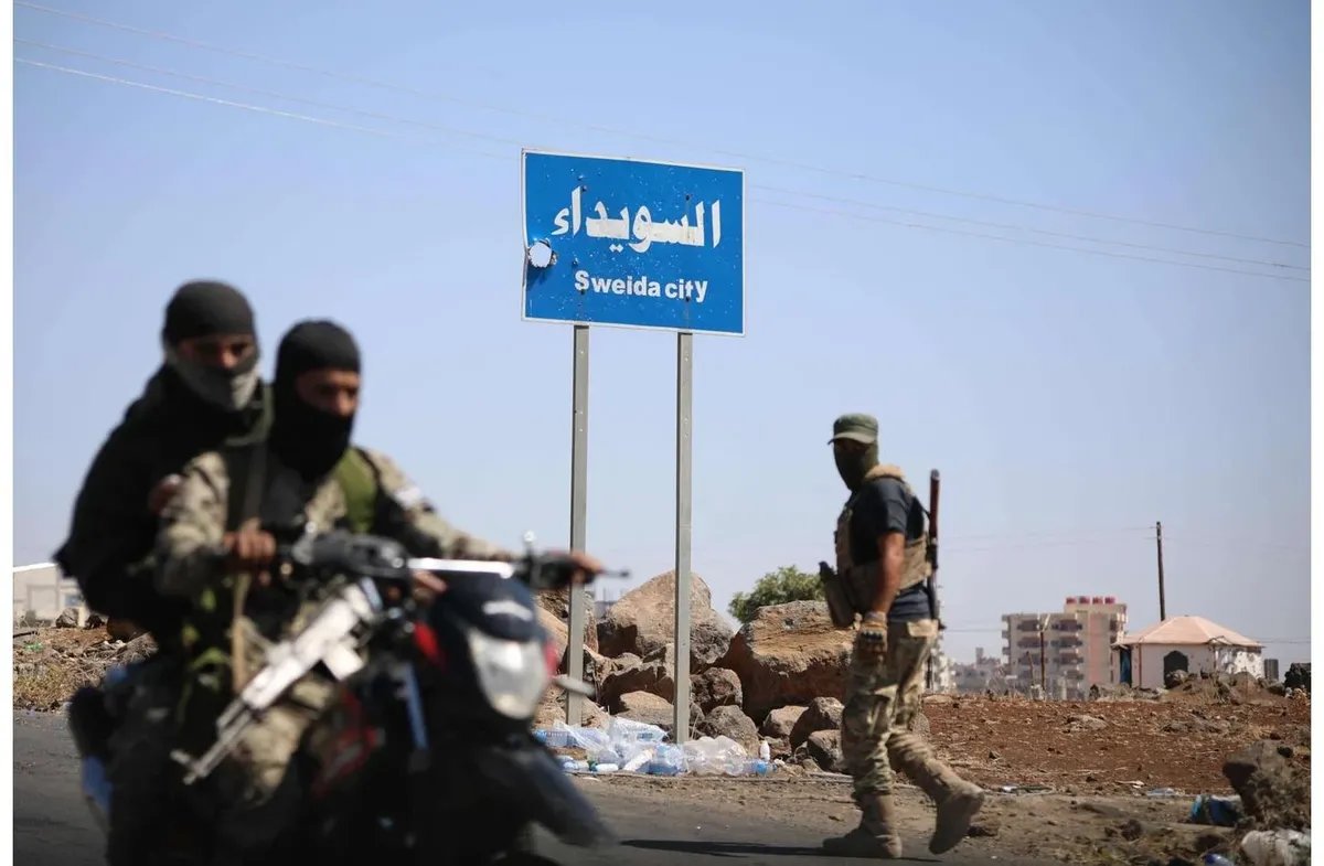 "زمان الوصل" تفند شائعات نقل سجناء صيدنايا إلى السويداء وتحذر من ترويج الأخبار الكاذبة